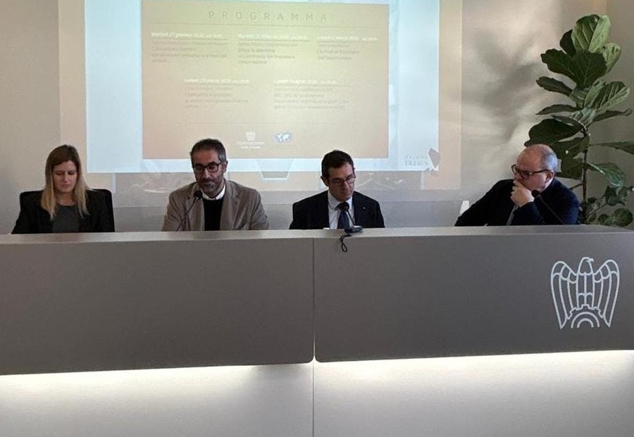 Un momento della presentazione dell'indagine previsionale di Confindustria Valle d'Aosta Un momento della presentazione dell'indagine previsionale di Confindustria Valle d'Aosta