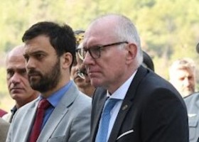 Il consgliere AdC Marco Carrel assieme al Presidente della Giunta, Renzo Testolin