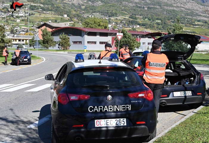 Controlli dei carabinieri nella movida di Aosta; 107 persone identificate e sanzioni per 3000 euro Controlli dei carabinieri nella movida di Aosta; 107 persone identificate e sanzioni per 3000 euro
