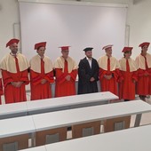 Jader Cheillon (al centro) assieme agli esaminatori della tesi Jader Cheillon (al centro) assieme agli esaminatori della tesi