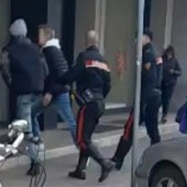 Aosta; rissa in corso Battaglione, arrivano i carabinieri e il 118 Aosta; rissa in corso Battaglione, arrivano i carabinieri e il 118
