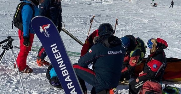 Lavoro 'nero' stagionale, i carabinieri chiudono due locali sulle piste di sci in Valle Lavoro 'nero' stagionale, i carabinieri chiudono due locali sulle piste di sci in Valle