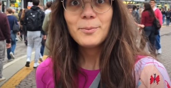 Video e foto dello slogan ripreso da Chiara Berard circolano in rete (immagine tratta da Decripto.org) Video e foto dello slogan ripreso da Chiara Berard circolano in rete (immagine tratta da Decripto.org)