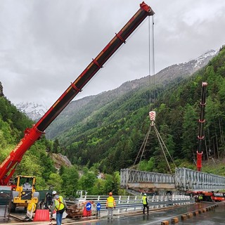 Strada per Cogne, concluso lo smontaggio del ponte di Chevril, revocata la chiusura notturna