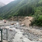 Dopo alluvione: due scavatori a Chevril di Cogne per ripristinare l'alveo del Grand Eyvia