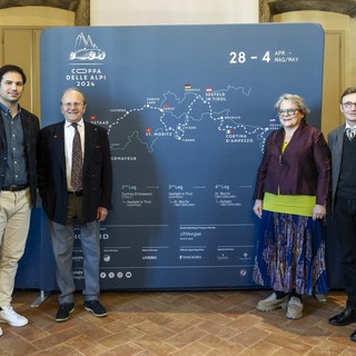 Da sn gli organizzatori Cantoni, Aldo Bonomi (presidente AC Brescia), Beatrice Saottini (presidente 1000 Miglia) e Alberto Piantoni (CEO 1000 Miglia)