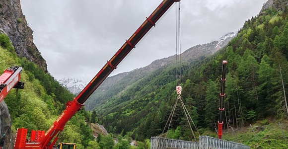 Strada per Cogne, concluso lo smontaggio del ponte di Chevril, revocata la chiusura notturna
