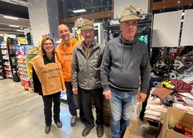 Volontari del Banco Alimentare e Alpini di Ana VdA al Carrefour di Nus Volontari del Banco Alimentare e Alpini di Ana VdA al Carrefour di Nus