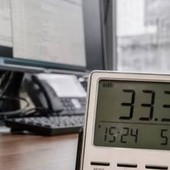 Aosta, caldo negli uffici comunali, arriva l'orario 'anti-afa'; si entra alle 7 se si superano i 28 gradi Aosta, caldo negli uffici comunali, arriva l'orario 'anti-afa'; si entra alle 7 se si superano i 28 gradi