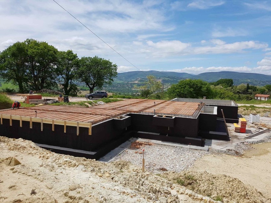 Se costruisco sul terreno del vicino... ne divento proprietario?