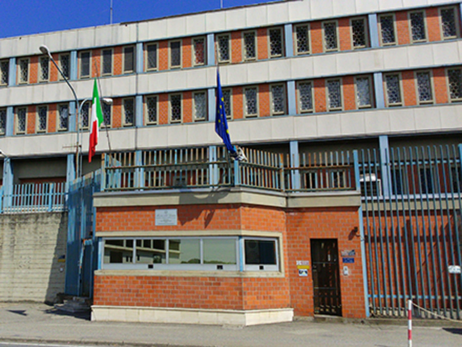 'Al carcere di Ivrea camere così indecorose da obbligare gli agenti a dormire altrove a spese proprie'