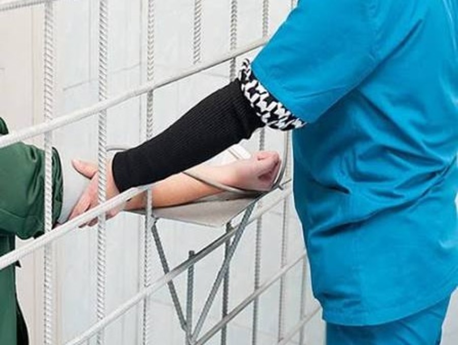 Carcere di Brissogne, tre ore di notte senza infermieri; servizio coperto in extremis dal direttore sanitario Carcere di Brissogne, tre ore di notte senza infermieri; servizio coperto in extremis dal direttore sanitario