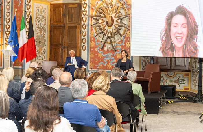 Luciano Caveri e Marta Cartabia sul palco al Castello di Sarre Luciano Caveri e Marta Cartabia sul palco al Castello di Sarre