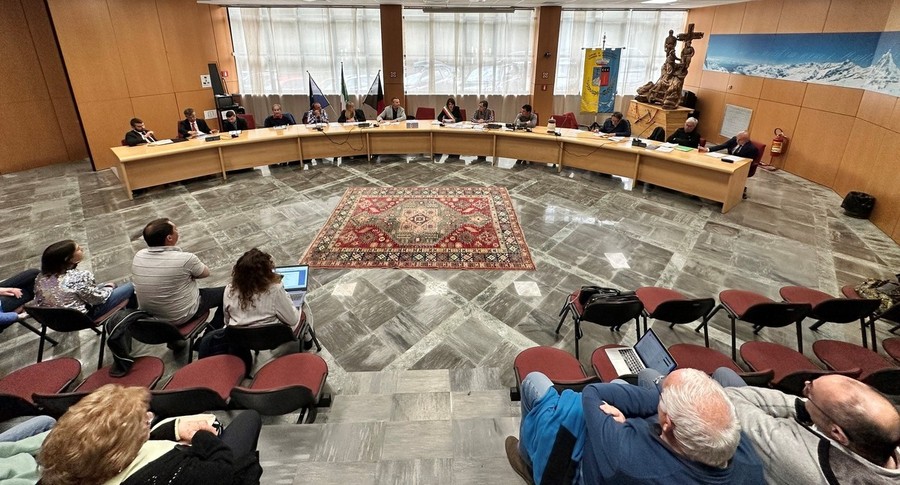 Una seduta del Consiglio comunale di Valtournenche Una seduta del Consiglio comunale di Valtournenche