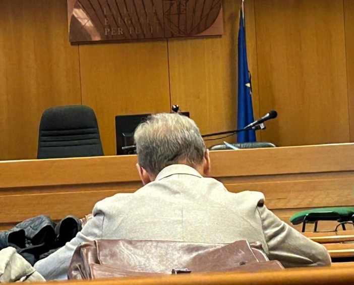 Ezio Colliard in aula attende l'inizio dell'udienza di Appello