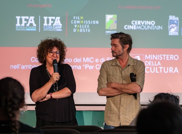 La direttrice di Film Commission Vda, Alessandra Miletto e Luca Bich, organizzatore del festival, durante l’annuncio dei selezionati al Cervino CineMountain (credito fotografico Giuseppe Di Mauro)