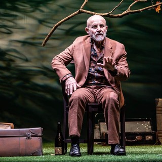 Giuseppe Cederna durante la rappresentazione al Teatro Stabile di Torino