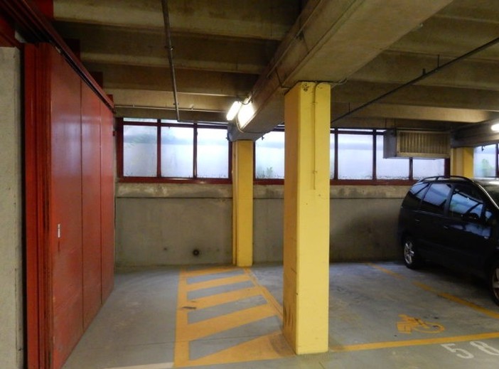 Aosta, più vigilanza e illuminazione nel parcheggio Carrel
