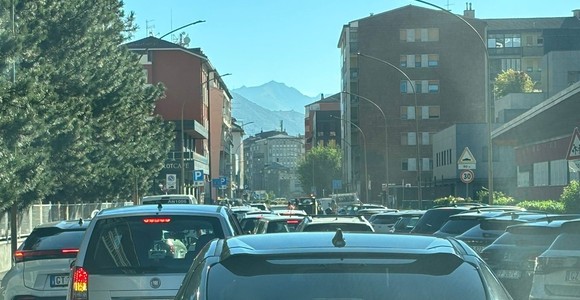 Aosta, caos in via Chambéry; 'strada appena asfaltata e già tornano i lavori'