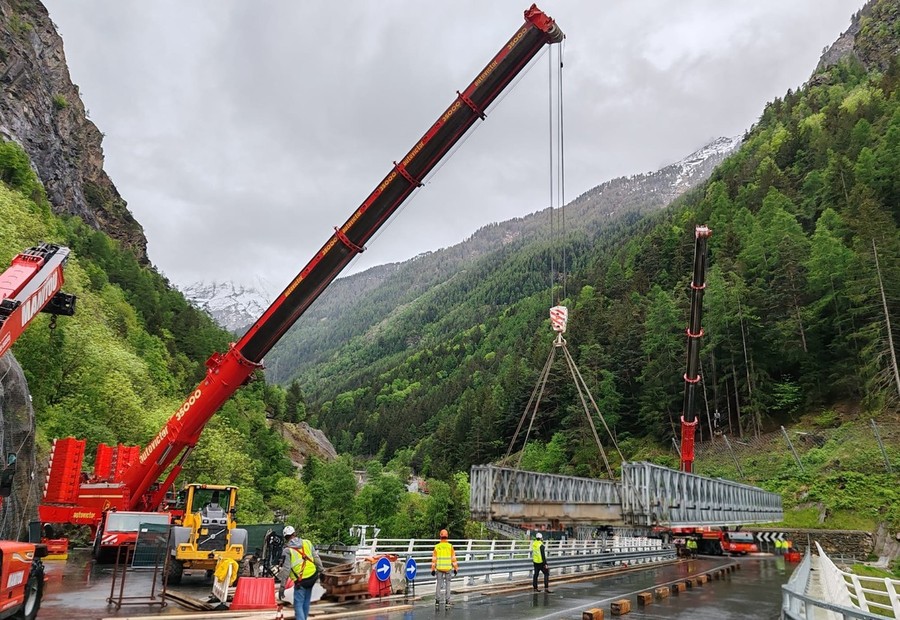 Strada per Cogne, concluso lo smontaggio del ponte di Chevril, revocata la chiusura notturna