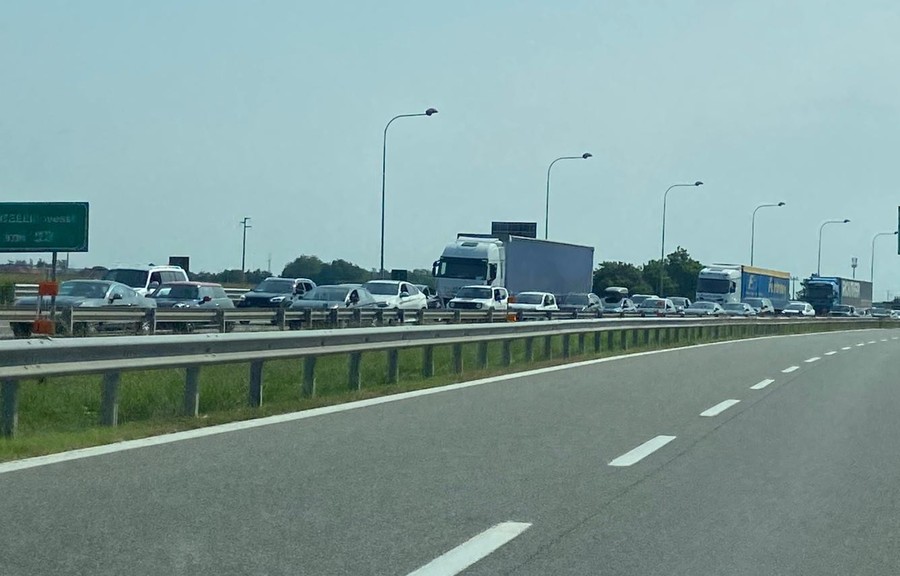Incidente sulla bretella A5 di Santhià, 10 chilometri di coda