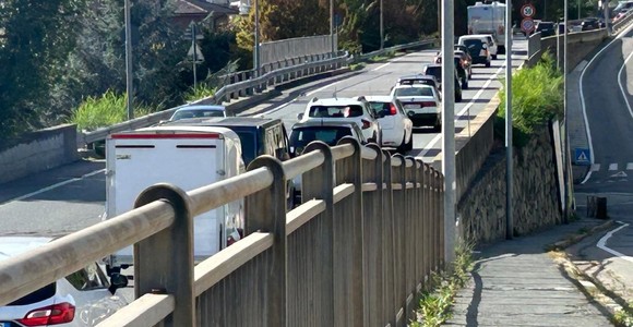 'Le code non finiscono ad Aosta; in certe ore uscire dalla città è un'odissea' 'Le code non finiscono ad Aosta; in certe ore uscire dalla città è un'odissea'