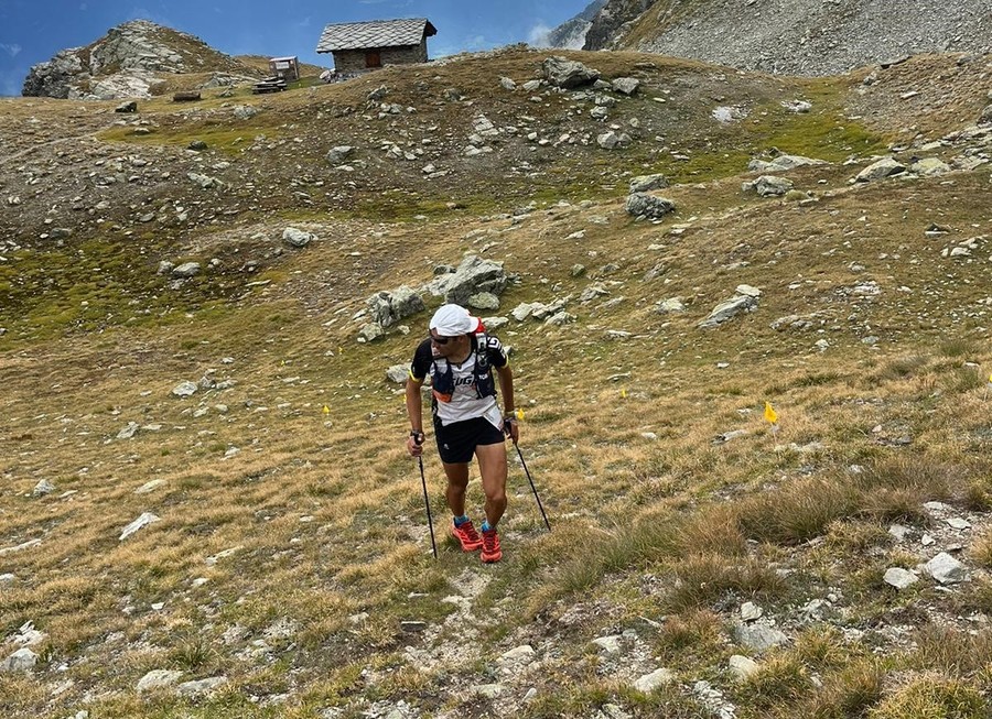 TOR330-Tor des Geants, Collé costretto a una sosta superato da Perrier e Victor