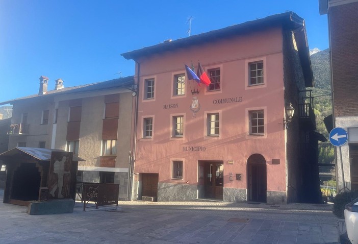 La riunione si è svolta nella sala consiliare del Municipio di Chambave La riunione si è svolta nella sala consiliare del Municipio di Chambave