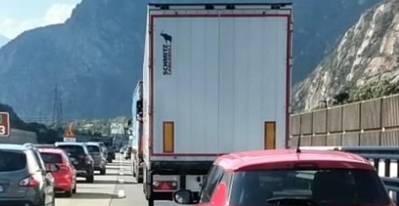 Coda di veicoli venerdì 17 luglio in bassa Valle Coda di veicoli venerdì 17 luglio in bassa Valle