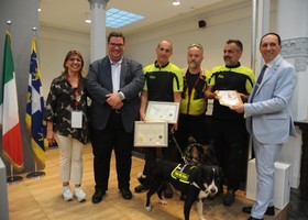 Benemerenza nazionale ai Vigili del fuoco valdostani e al cane Teo Benemerenza nazionale ai Vigili del fuoco valdostani e al cane Teo