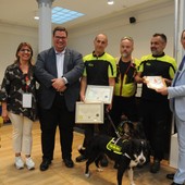Benemerenza nazionale ai Vigili del fuoco valdostani e al cane Teo Benemerenza nazionale ai Vigili del fuoco valdostani e al cane Teo