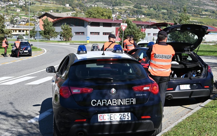 Truffe agli anziani, decine di tentativi in Valle con il 'finto carabiniere'