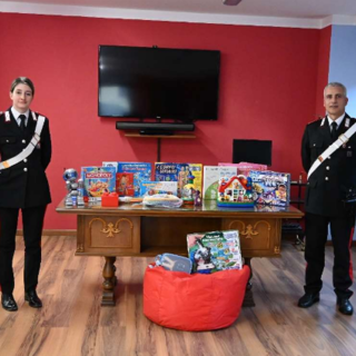I carabinieri di Aosta donano giocattoli alla Croce Rossa valdostana