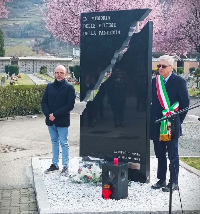 Aosta ricorda le vittime del Covid, cerimonia al cimitero cittadino