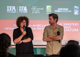 La direttrice di Film Commission Vda, Alessandra Miletto e Luca Bich, organizzatore del festival, durante l’annuncio dei selezionati al Cervino CineMountain (credito fotografico Giuseppe Di Mauro)