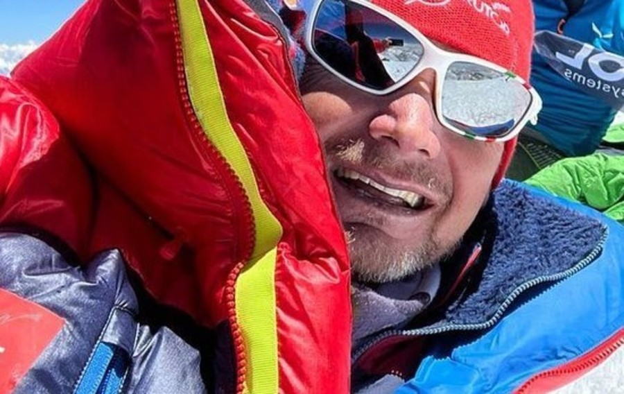 Felicitazioni del Presidente Testolin alla guida alpina Marco Camandona