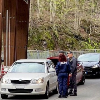 Sequestrata una viola contraffatta al traforo del G.S. Bernardo