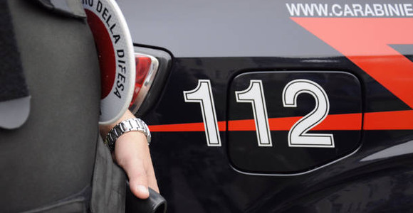 Rubano un furgone dello Sci Club Chamois e lo usano come ariete per svaligiare un compro oro a Torino Rubano un furgone dello Sci Club Chamois e lo usano come ariete per svaligiare un compro oro a Torino