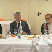 L'assessore Luigi Bertschy durante un suo intervento al Circolo Valdostano della Stampa