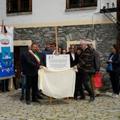 Offuscata dalle polemiche, la scopertura della targa commemorativa di fronte al Museo della Resistenza e centro di documentazione 'Émile Chanoux. Il sentiero dell'Europa'