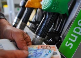 Maxi frode Iva sui carburanti, sequestri anche in Valle d'Aosta; danno stimato da 60 milioni Maxi frode Iva sui carburanti, sequestri anche in Valle d'Aosta; danno stimato da 60 milioni