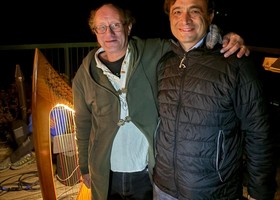 Da sinistra l'arpista Enrico Eurone e l'astrofisico Giovanni Covone