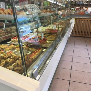 Uno scorcio della pasticceria De Santis ad Aosta