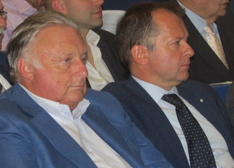 Da sn Graziano Dominidiato e Adriano Valieri, rispettivamente presidente e direttore di Confcommercio VdA Da sn Graziano Dominidiato e Adriano Valieri, rispettivamente presidente e direttore di Confcommercio VdA