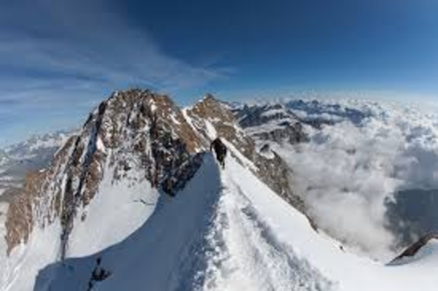 Scialpinista precipita e muore lungo Punta Dufour al Rosa