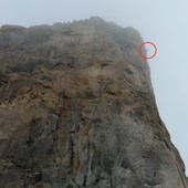 Alpinista sospeso nel vuoto sul Dente del Gigante, soccorritori in salita via terra Alpinista sospeso nel vuoto sul Dente del Gigante, soccorritori in salita via terra