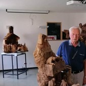 Guido Diemoz con alcune sue opere