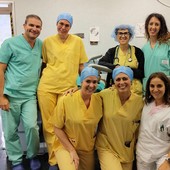 Equipe in sala parto al Beauregard; da sn in alto Claudio Robba (ginecologo), Eleonora De Meo e Alice Gottardi (nurse di sala), Nicole Brunod (ginecologa), Serena Cerioli e Enrica Delfino (anestesiste), Anna Lucia Casaletti (ostetrica) Equipe in sala parto al Beauregard; da sn in alto Claudio Robba (ginecologo), Eleonora De Meo e Alice Gottardi (nurse di sala), Nicole Brunod (ginecologa), Serena Cerioli e Enrica Delfino (anestesiste), Anna Lucia Casaletti (ostetrica)