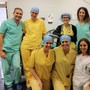 Equipe in sala parto al Beauregard; da sn in alto Claudio Robba (ginecologo), Eleonora De Meo e Alice Gottardi (nurse di sala), Nicole Brunod (ginecologa), Serena Cerioli e Enrica Delfino (anestesiste), Anna Lucia Casaletti (ostetrica) Equipe in sala parto al Beauregard; da sn in alto Claudio Robba (ginecologo), Eleonora De Meo e Alice Gottardi (nurse di sala), Nicole Brunod (ginecologa), Serena Cerioli e Enrica Delfino (anestesiste), Anna Lucia Casaletti (ostetrica)