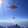 Monte Bianco, in salvo alpinista rimasto incastrato sotto un masso